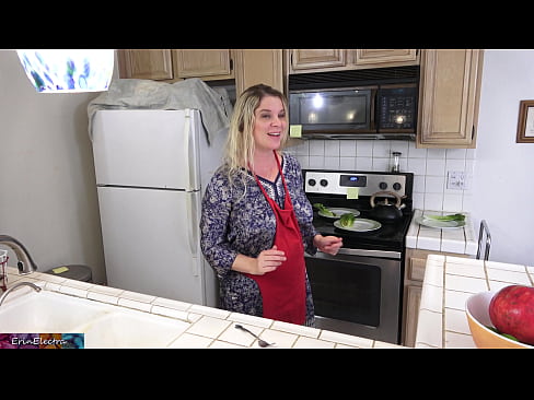 ❤️ Stepmom u munghje in cucina prima di a so data Video porno à porn co.full-porner.ru