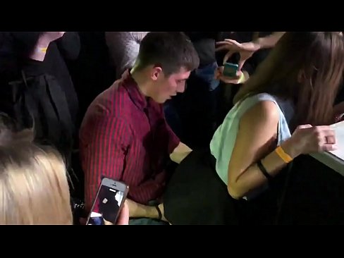 ❤️ Sessu reale in una discoteca russa. Una ragazza russa di 18 anni in l'anu è a vagina scopata in una discoteca Video porno à porn co.full-porner.ru