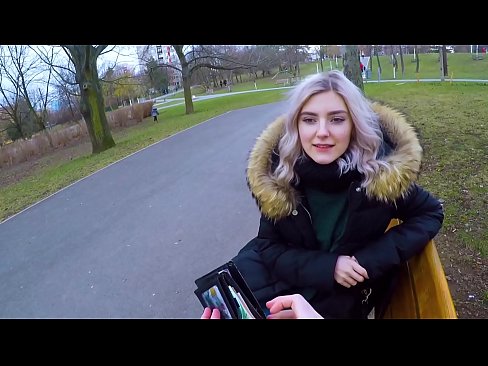 ❤️ Swallows cum hot di un stranieru per soldi - pompini in u parcu da Eva Elfie Video porno à porn co.full-porner.ru